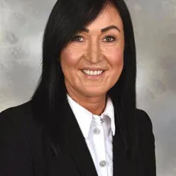 En person som smiler til kameraet