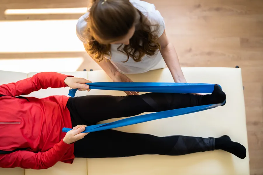 En kvinne som driver med yoga