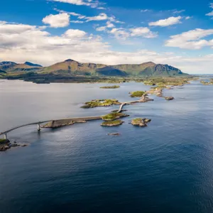 En vannmasse med øyer i