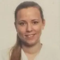 En person som smiler til kameraet