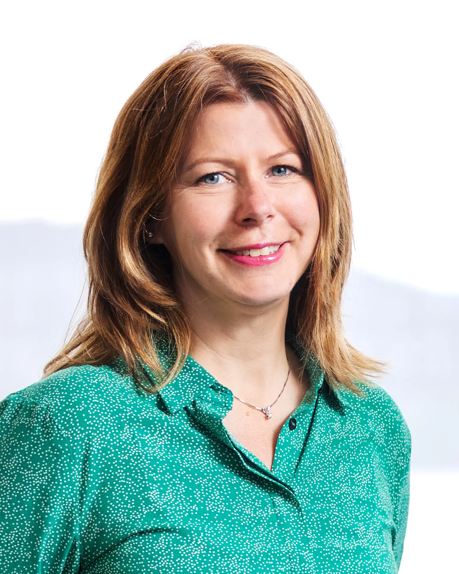 En kvinne med rødt hår