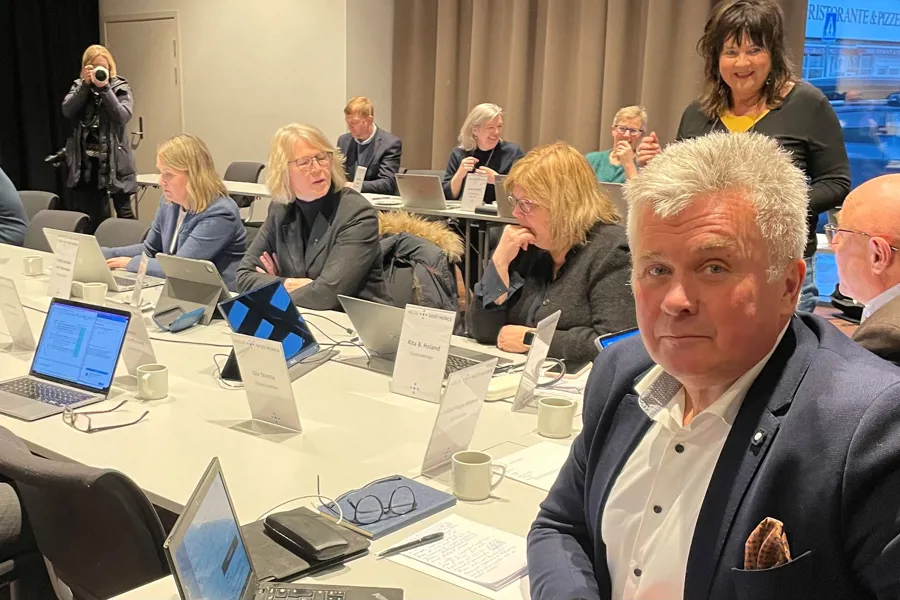 Foto av styreleder av Odd Inge Mjøen med flere fra styremøtet I Helse Midt-Norge RHF 5. januar 2023.