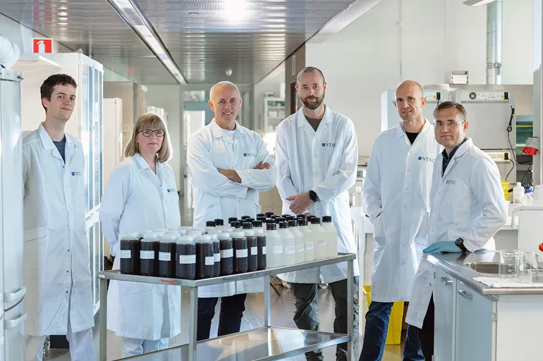 Foto av forskerne som har utviklet covid-19-testen