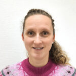 En person som smiler til kameraet