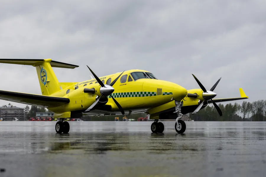 Et gult fly på rullebanen