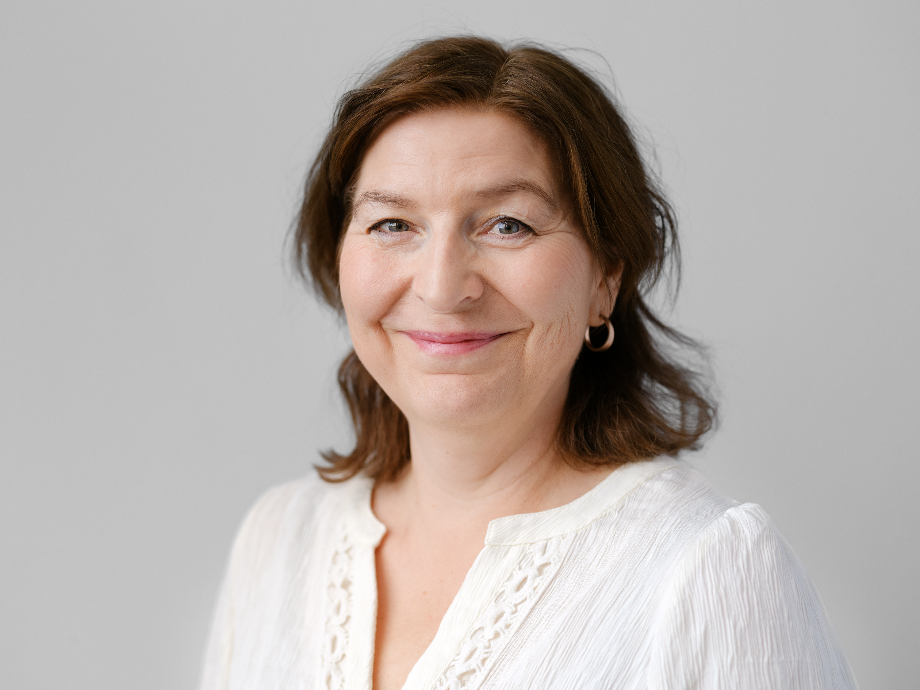 En person med hvit skjorte