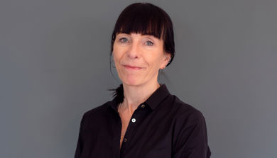 En person som smiler for kameraet